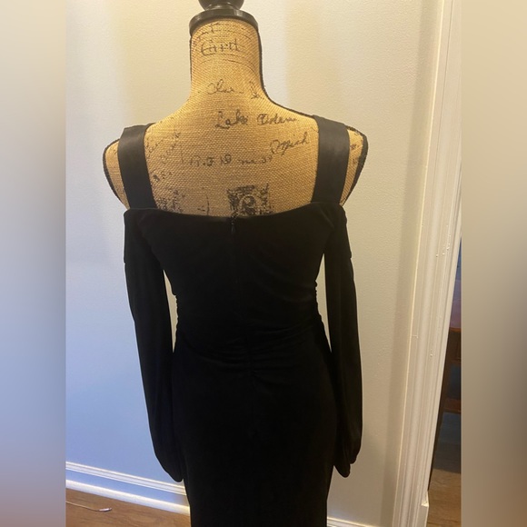 David Meister NWOT long sleeve cold shoulder dress in size small. - Picture 3 of 8